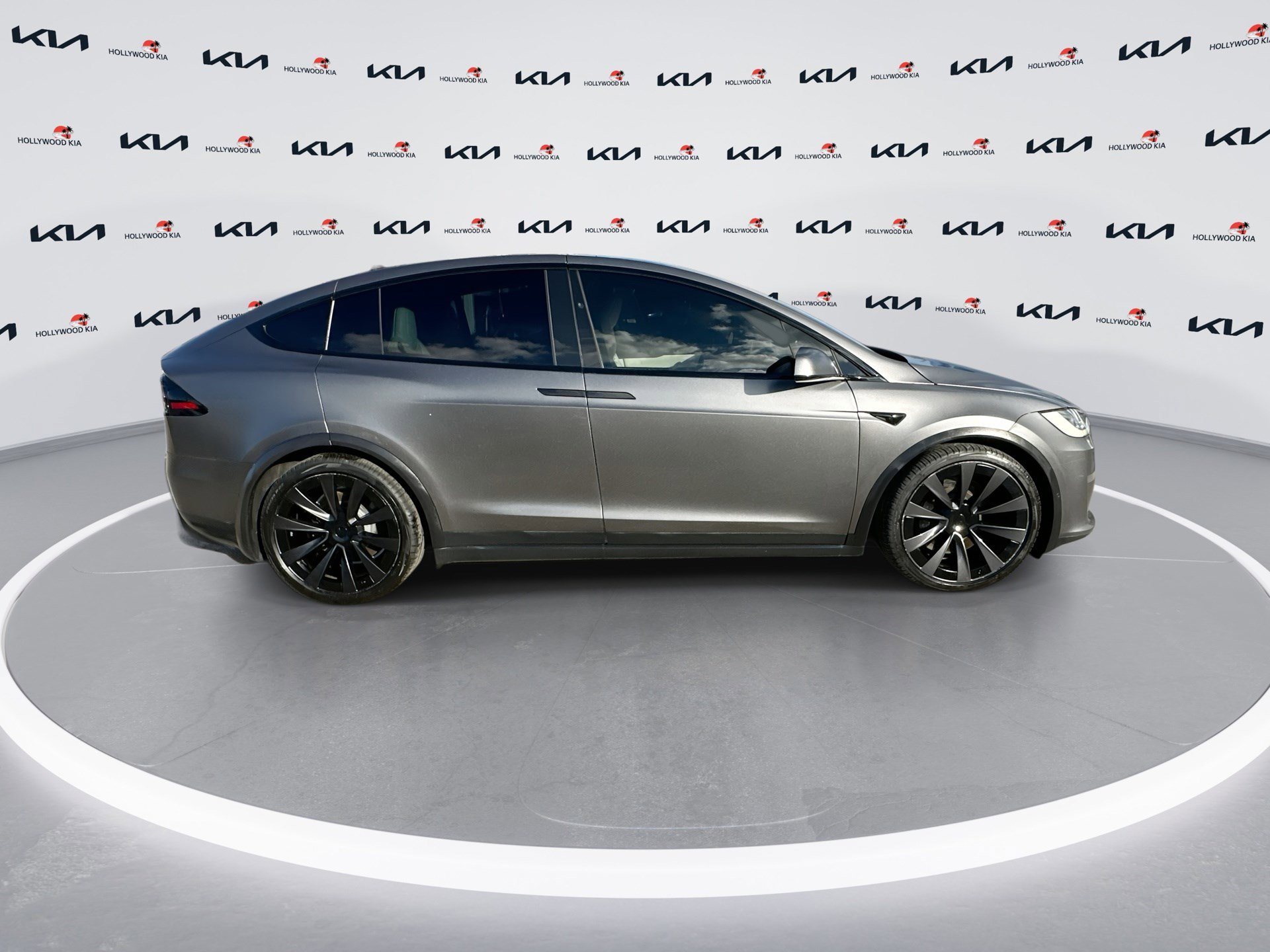 Used 2022 Tesla Model X Plaid image 9