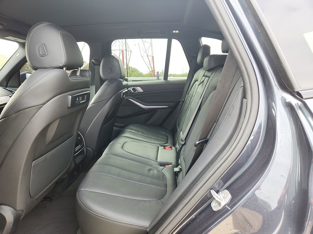 Used 2022 BMW X5 xDrive40i w/ M Sport Package image 9