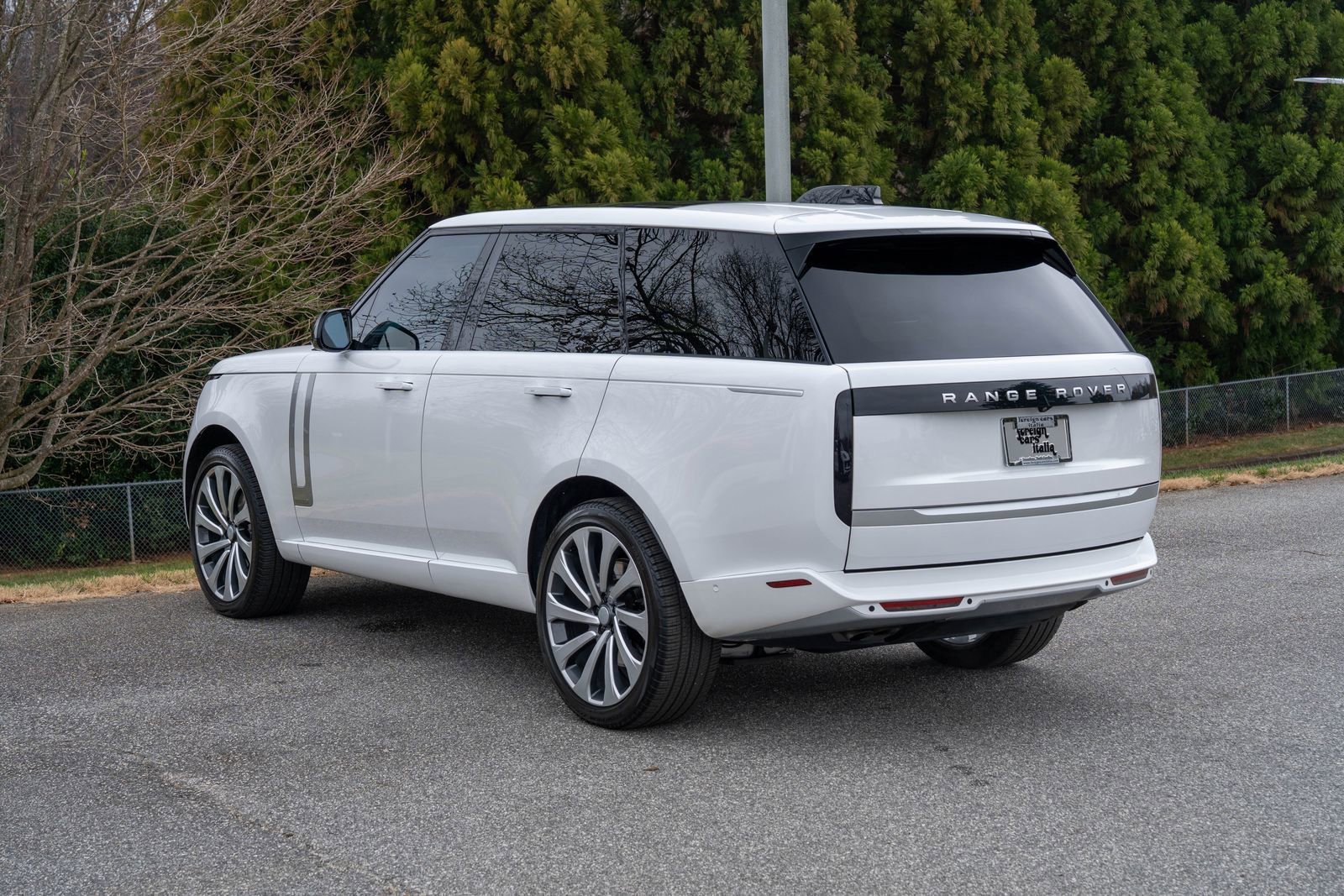 Used 2024 Land Rover Range Rover Autobiography image 2