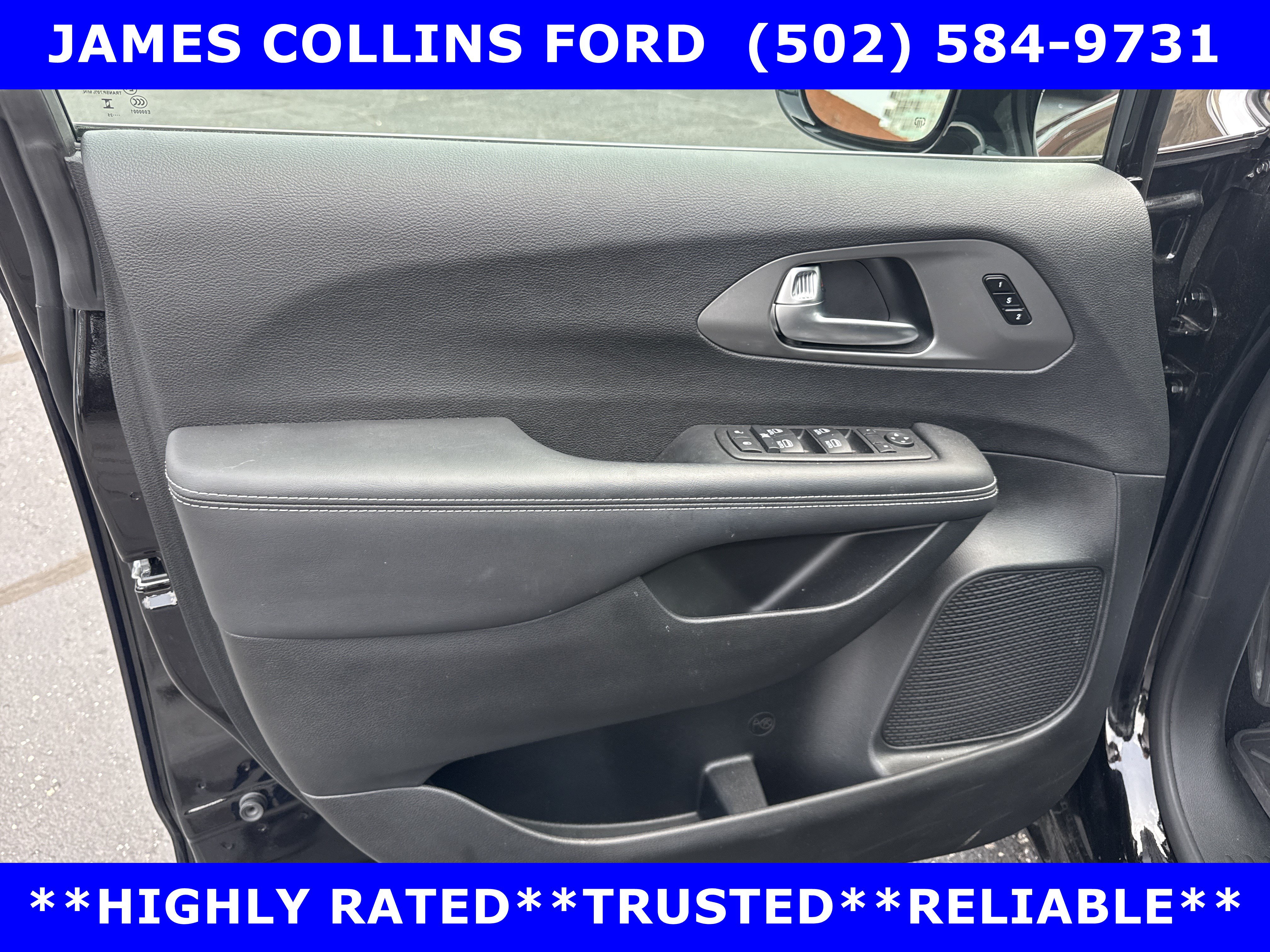 Used 2025 Chrysler Pacifica Select FWD image 13