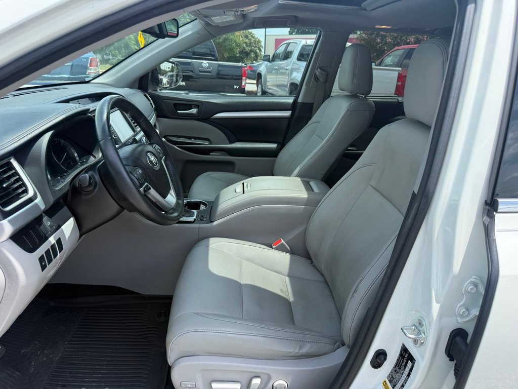 Used 2016 Toyota Highlander XLE FWD image 9