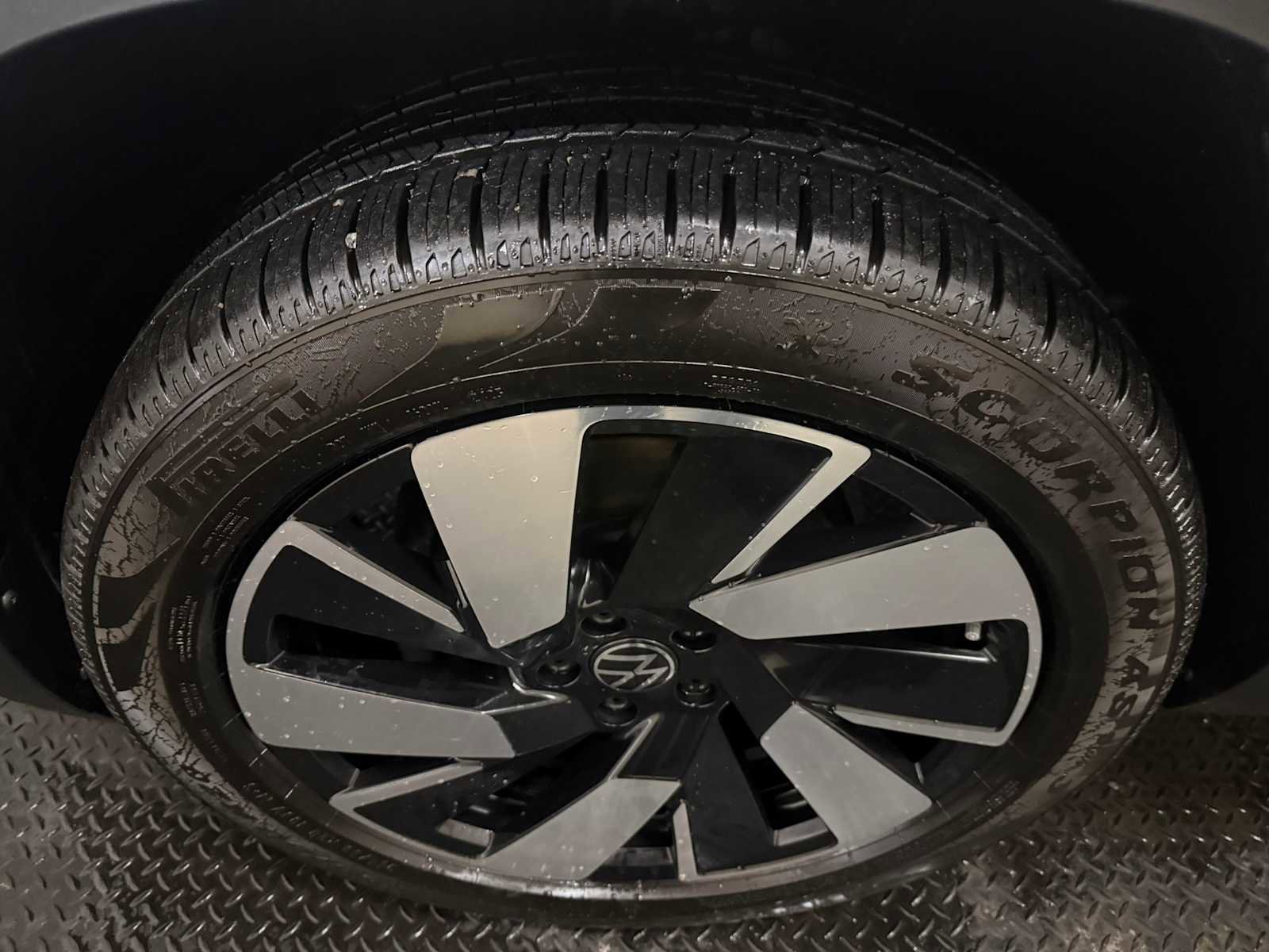 Certified 2024 Volkswagen Atlas Cross Sport SE image 8