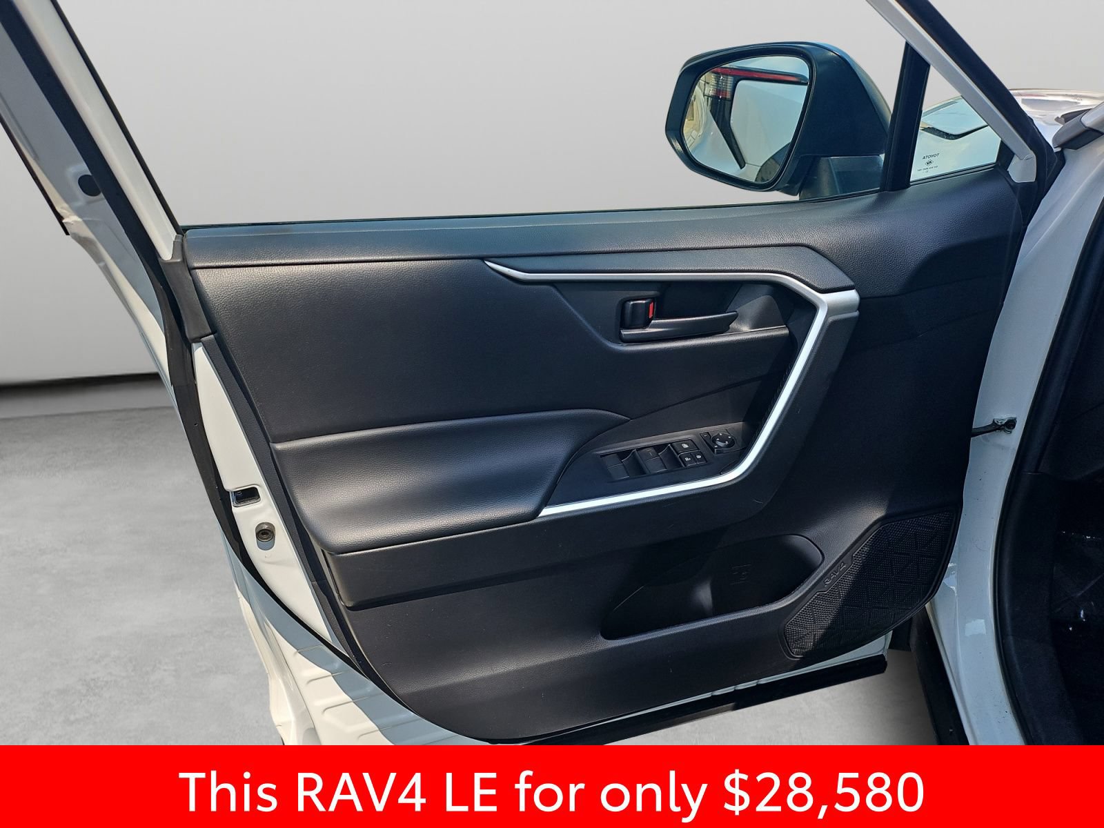Used 2023 Toyota RAV4 LE AWD/4WD image 33