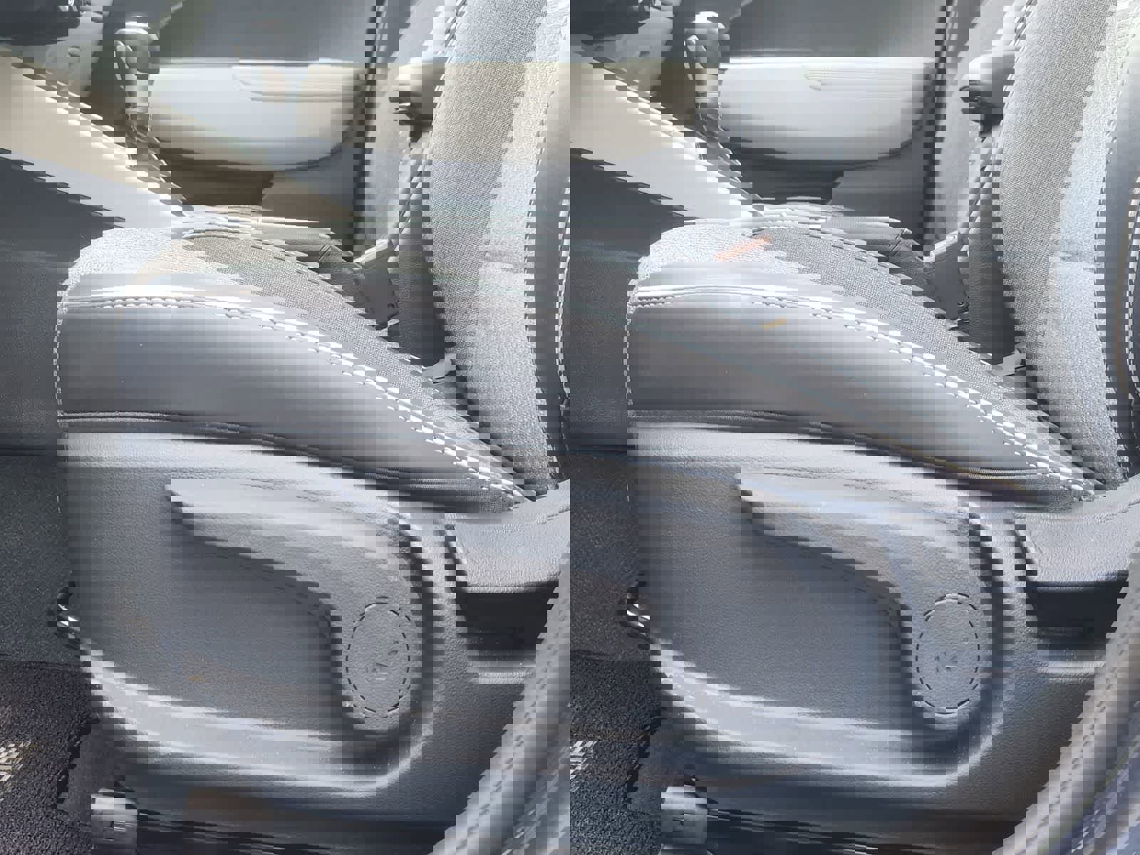 Used 2025 Hyundai Venue Limited image 22