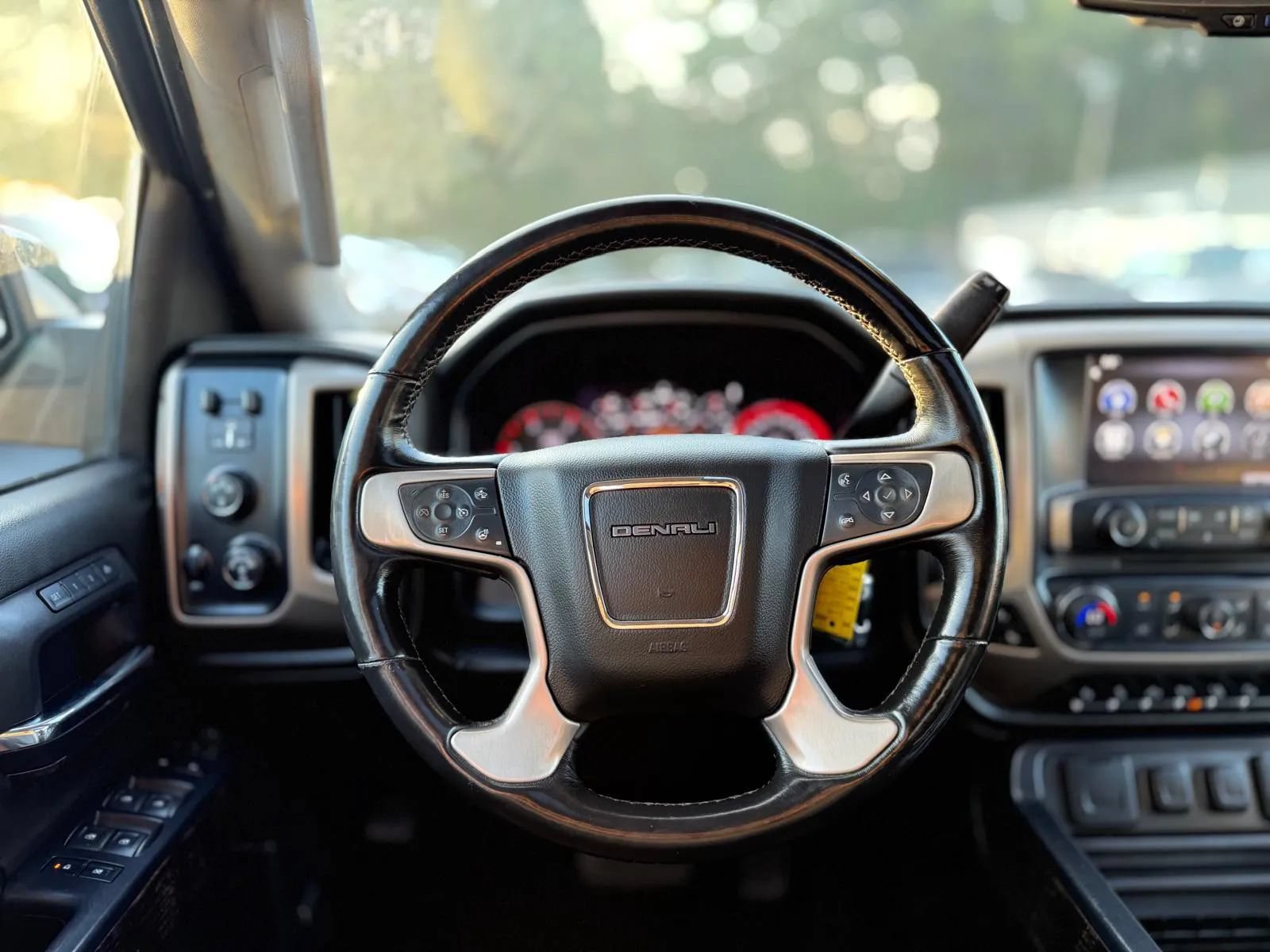 Used 2015 GMC Sierra 2500 Denali w/ Duramax Plus Package AWD/4WD image 15