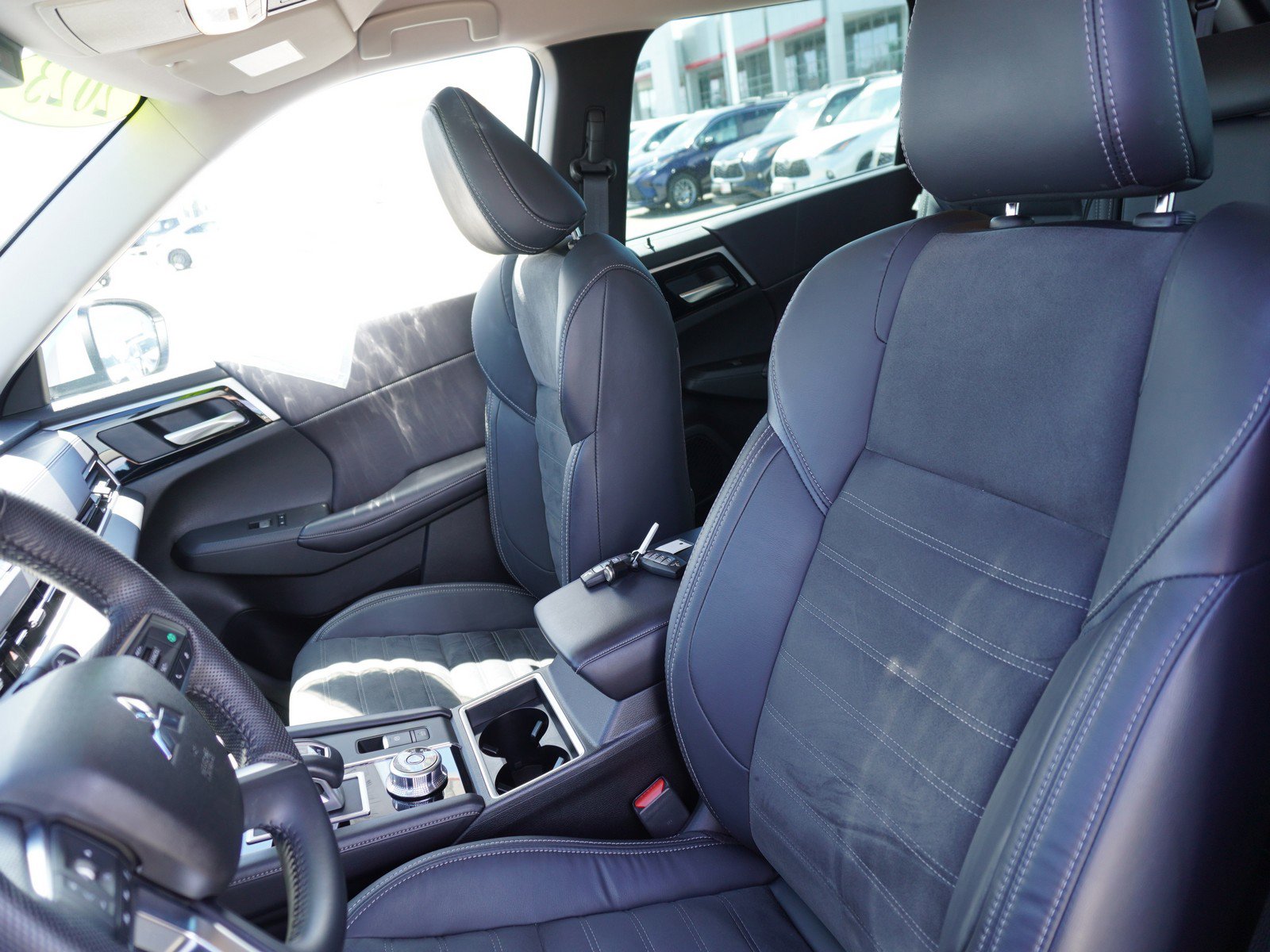 Used 2023 Mitsubishi Outlander SE image 22