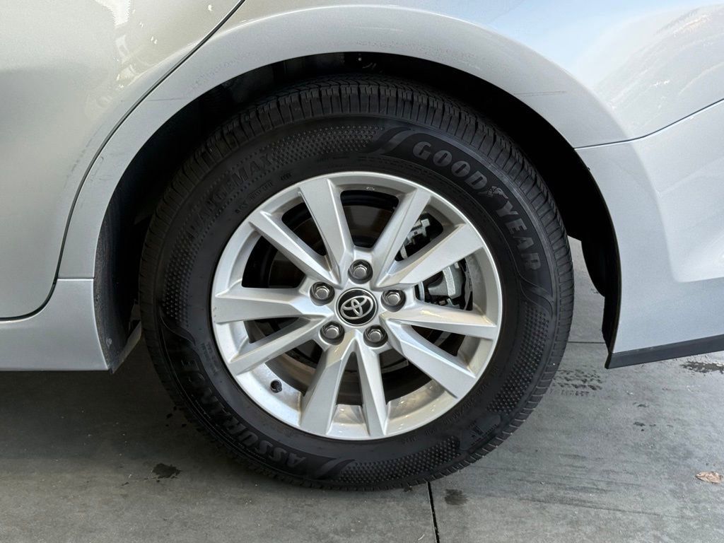 Used 2025 Toyota Camry LE image 15