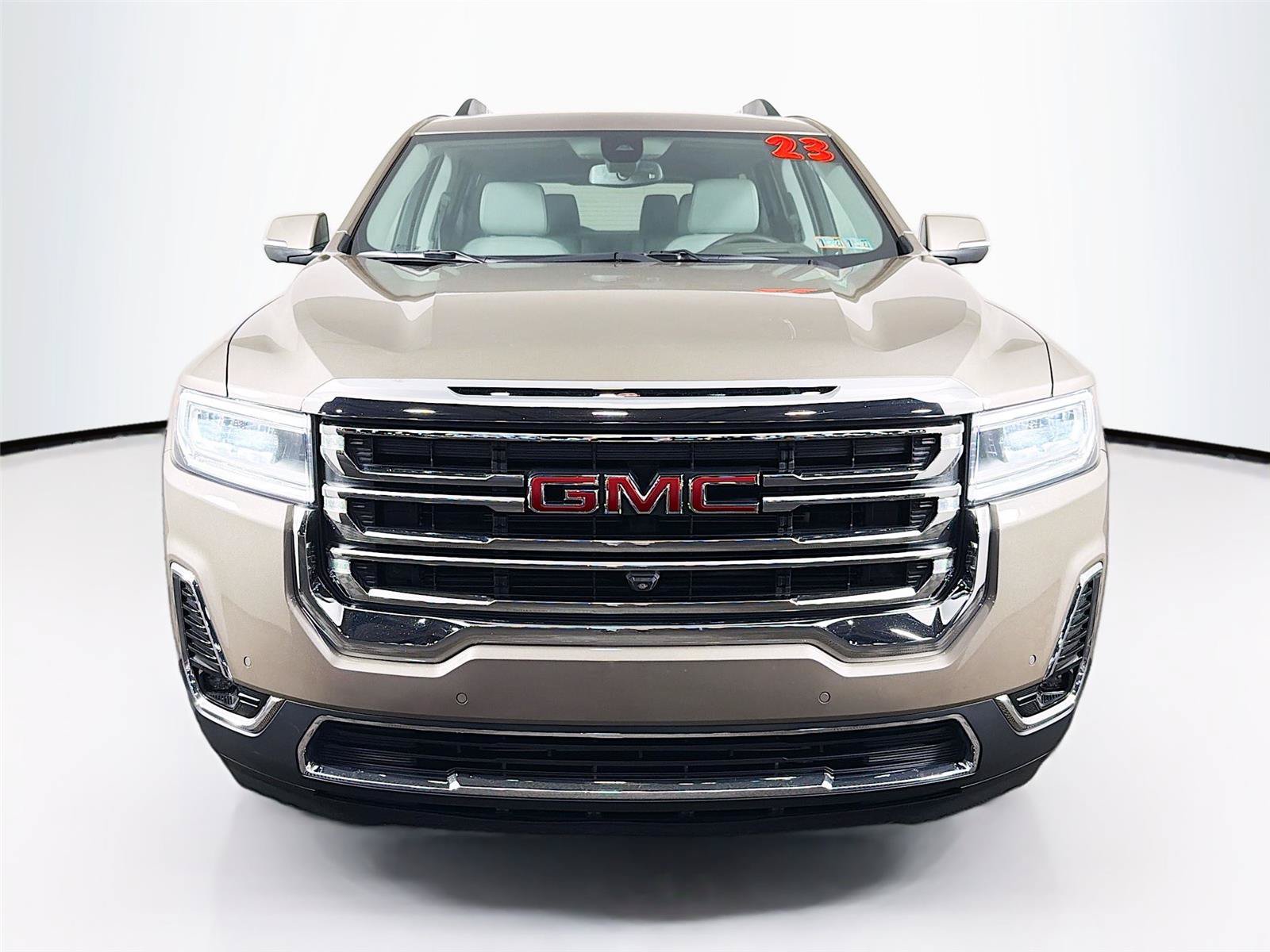 Used 2023 GMC Acadia SLT w/ Technology Package AWD/4WD image 6