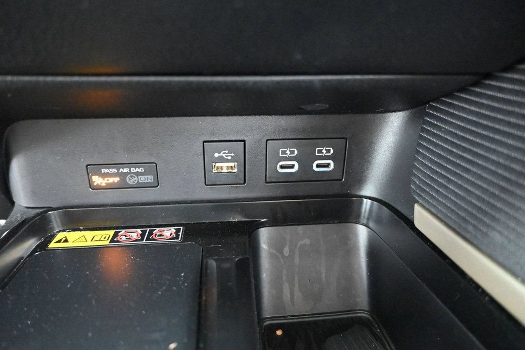 Used 2025 Toyota Camry SE FWD image 29