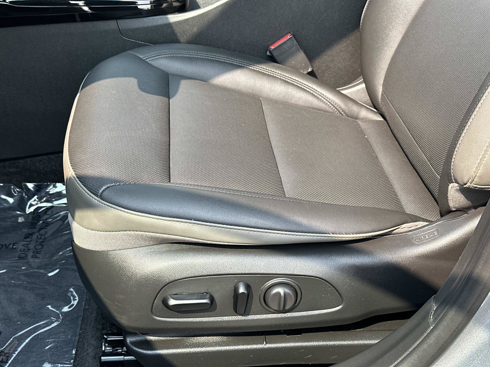 Certified 2024 Chevrolet Trax ACTIV w/ Sunroof Package FWD image 16