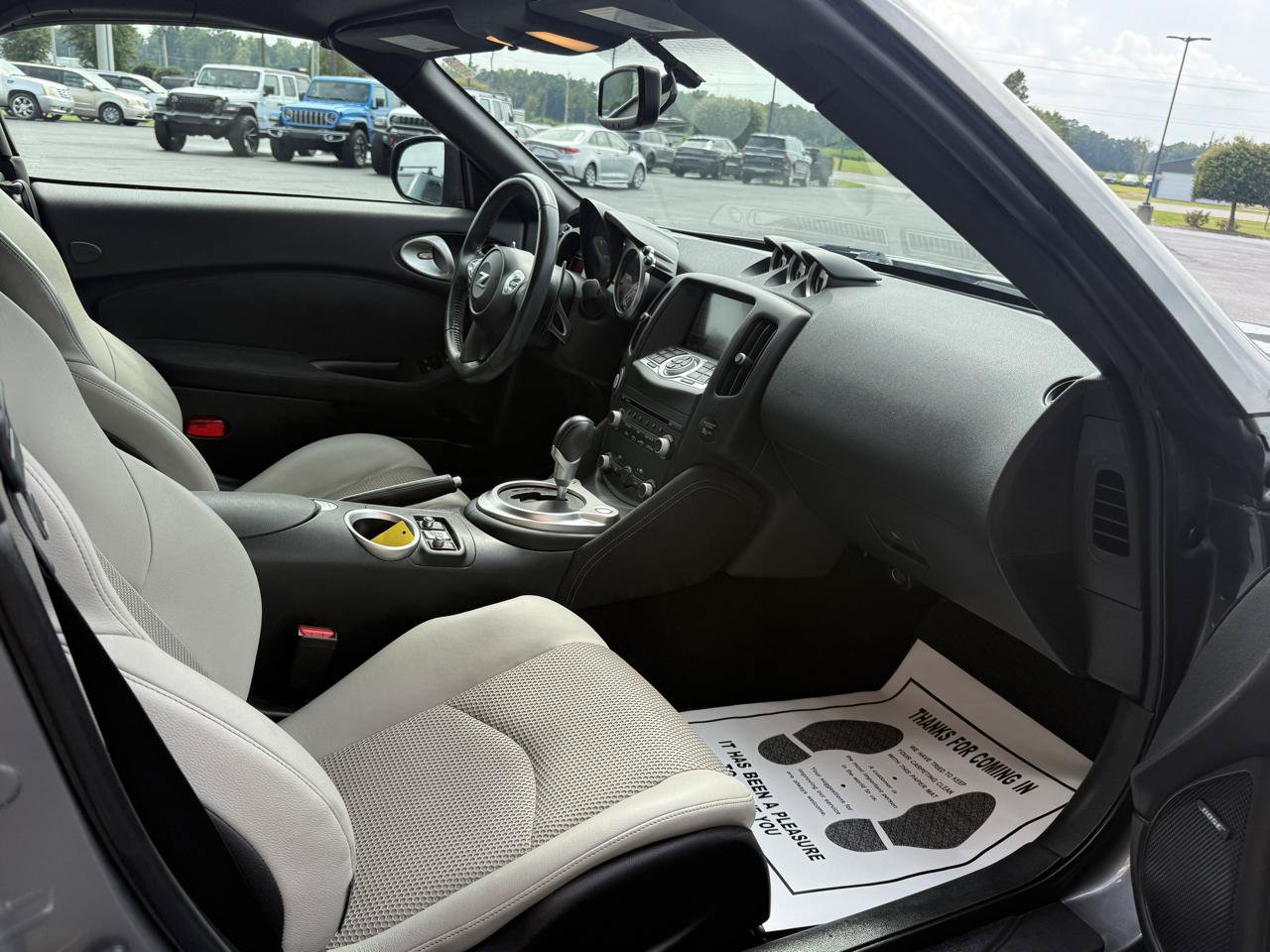 Used 2016 Nissan 370Z Touring Sport RWD image 11