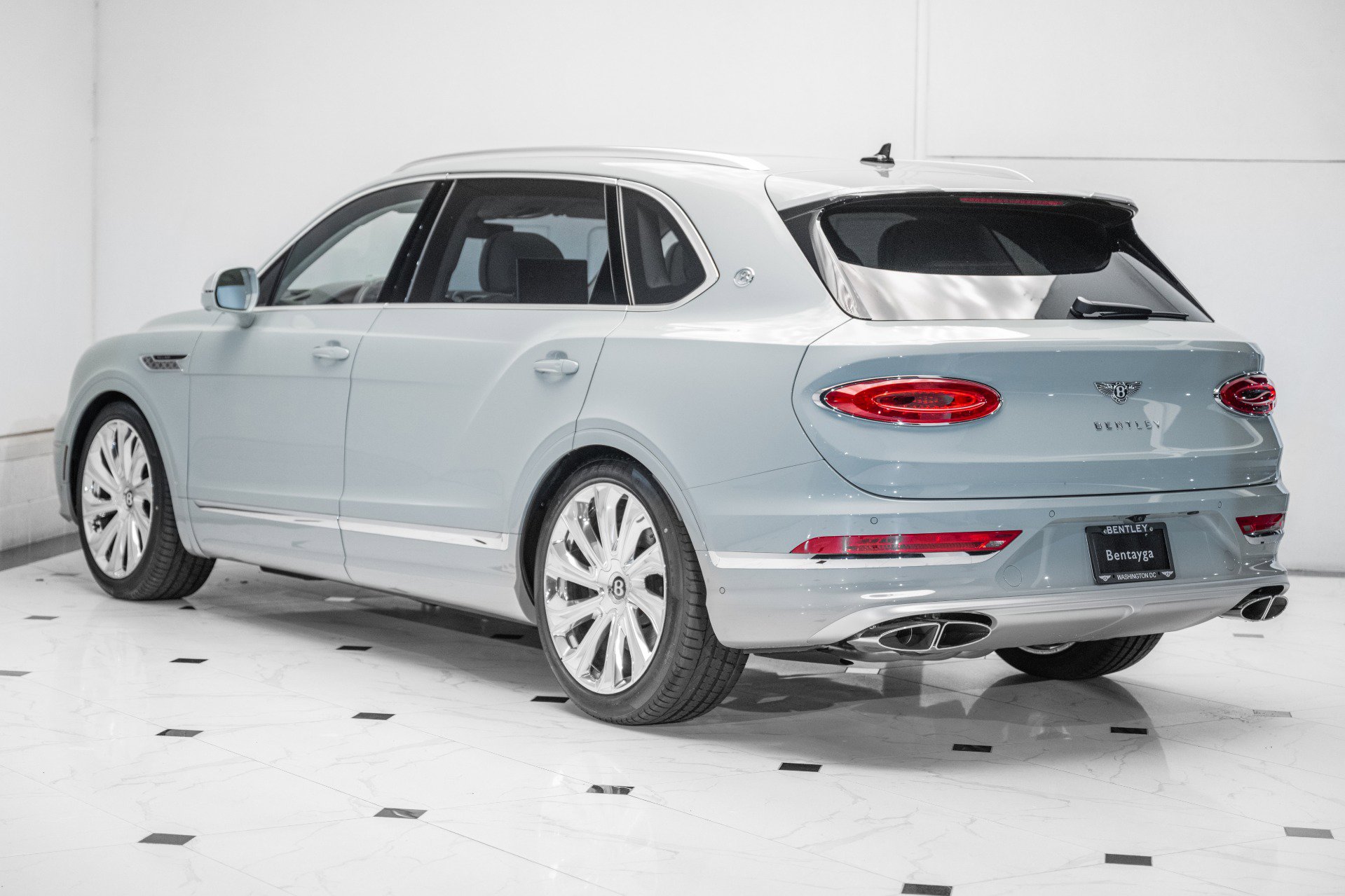 New 2025 Bentley Bentayga Extended Wheelbase image 3