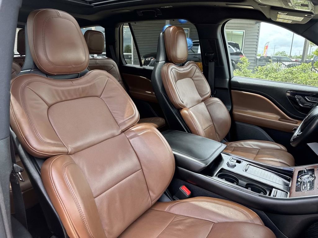 Used 2023 Lincoln Aviator Grand Touring w/ Equipment Group 301A AWD/4WD image 12