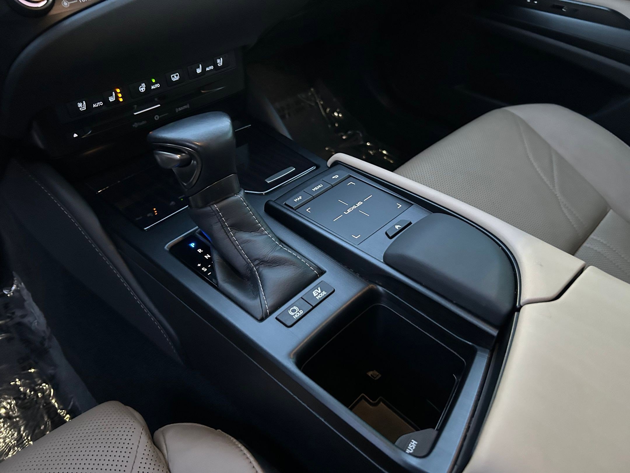 Used 2021 Lexus ES 300h Ultra Luxury image 18