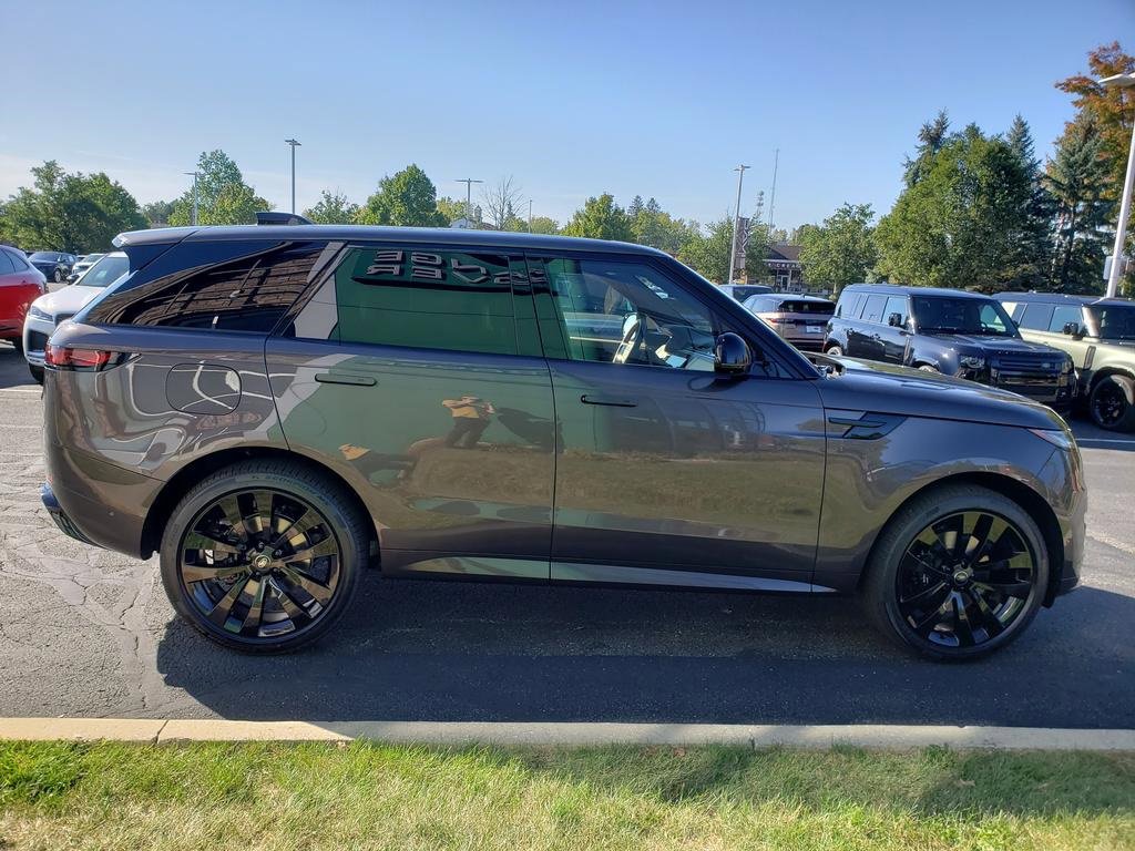 New 2025 Land Rover Range Rover Sport Dynamic SE image 4