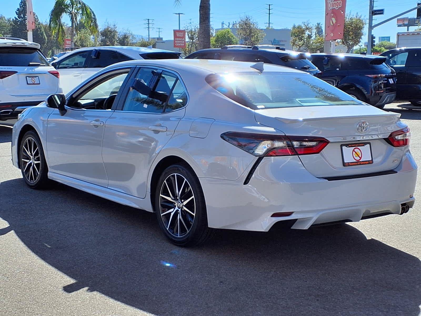 Used 2024 Toyota Camry SE w/ Convenience Package FWD image 4