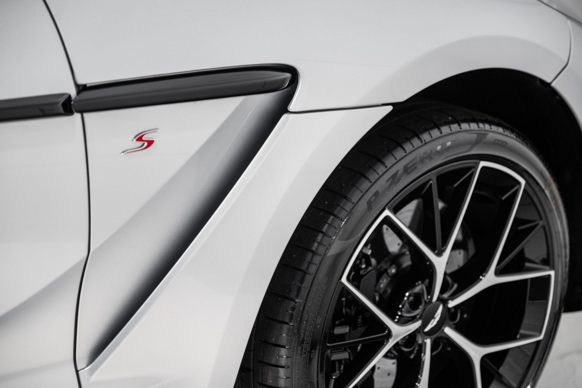 New 2026 Aston Martin DBX 707 AWD/4WD image 9