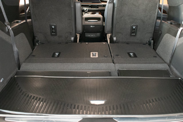 Used 2024 Cadillac Escalade Premium Luxury w/ LPO, Floor Liner Package AWD/4WD image 15