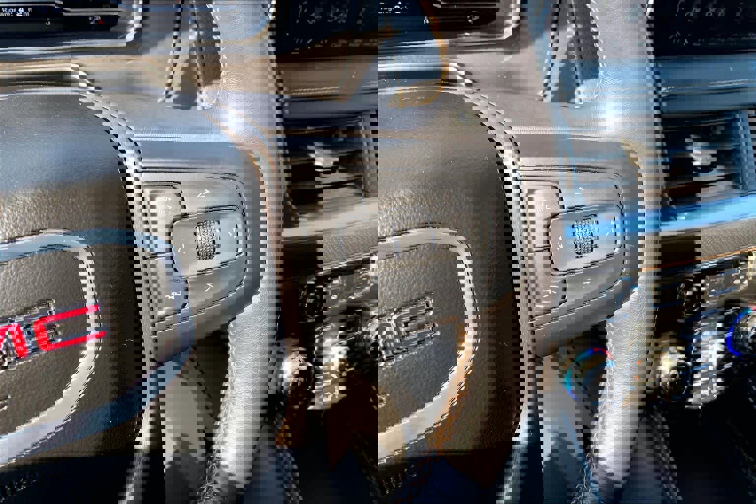 Used 2022 GMC Yukon XL AT4 image 24