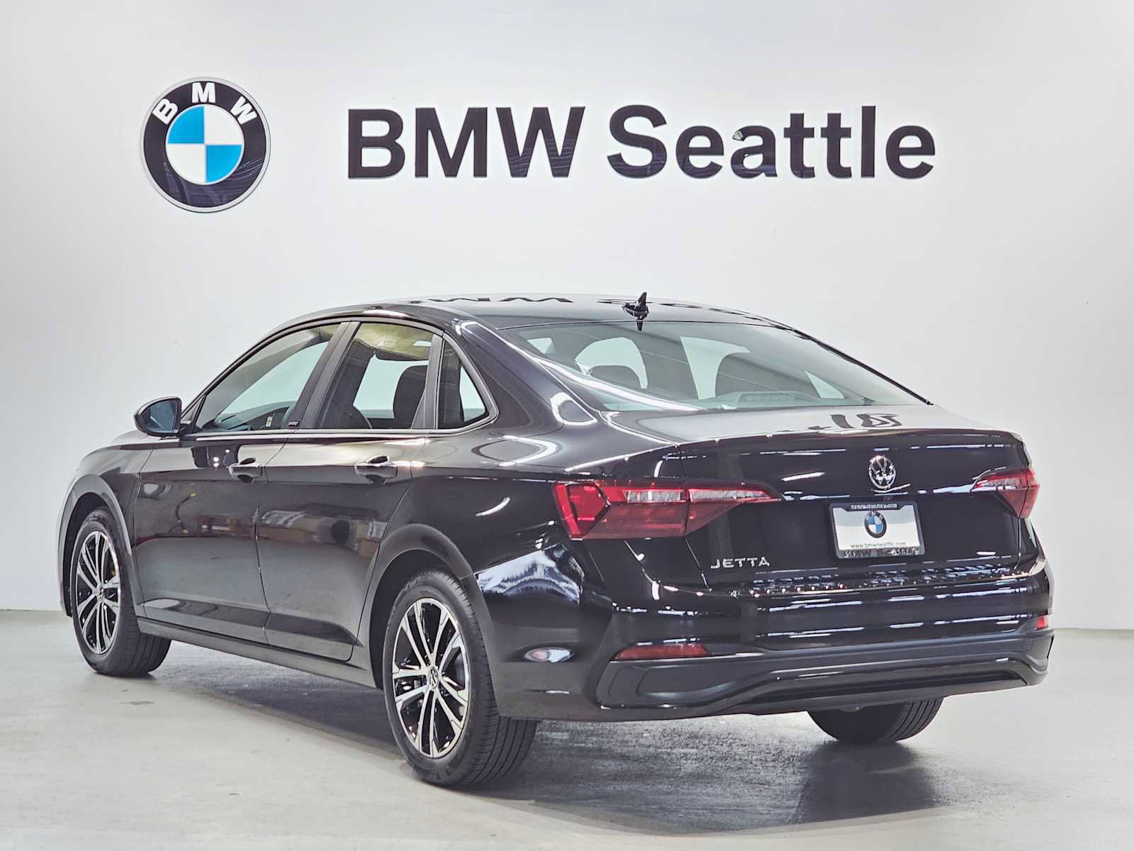 Used 2023 Volkswagen Jetta Sport image 4