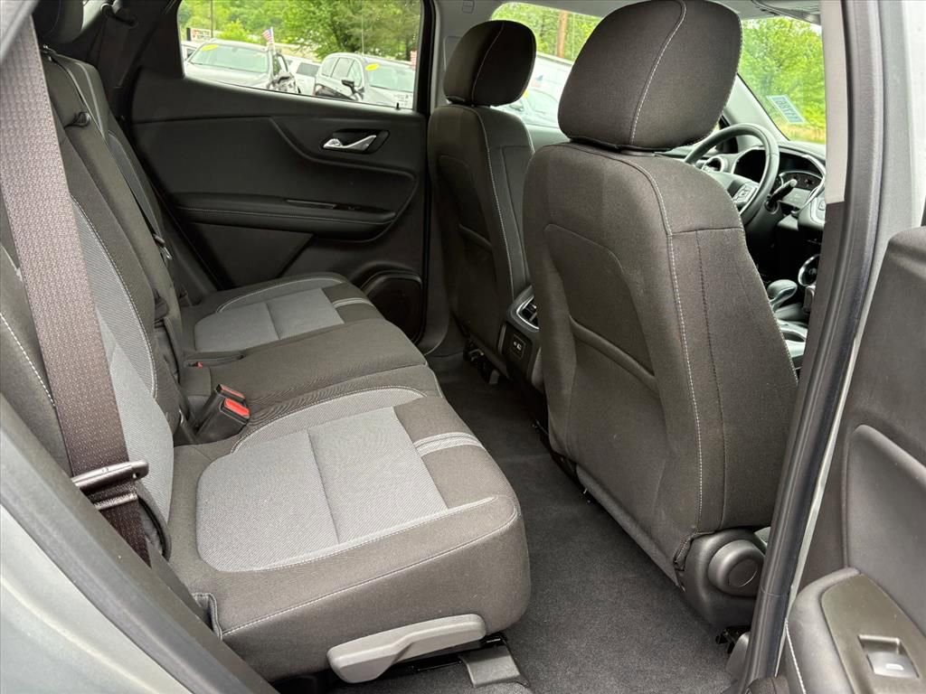 Used 2024 Chevrolet Blazer LT w/ Convenience Package FWD image 17