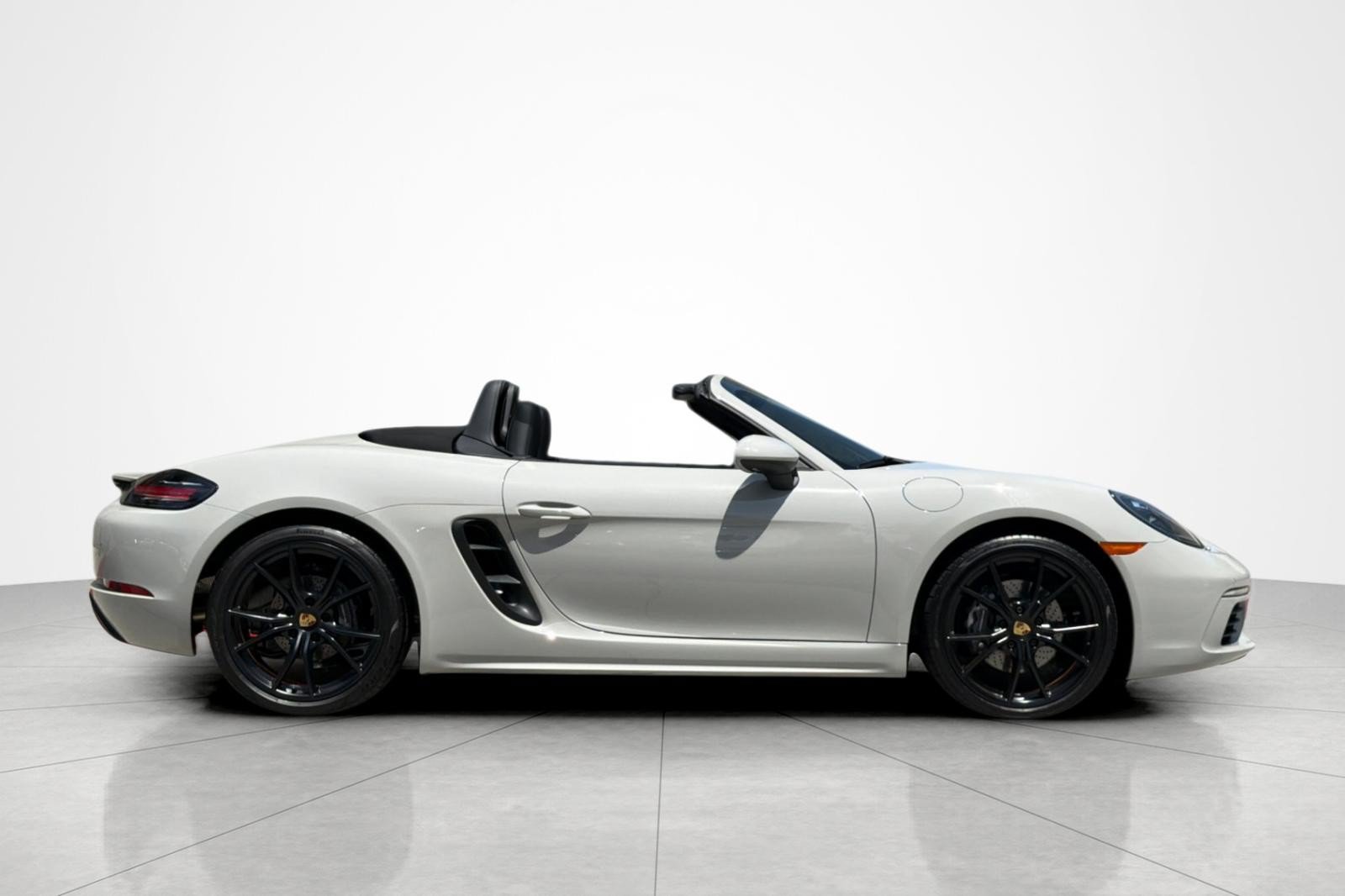 Used 2025 Porsche 718 Boxster w/ Premium Package RWD image 6