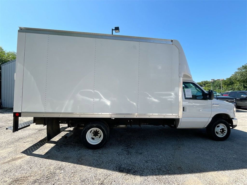 Used 2023 Ford E-450 and Econoline 450 Super Duty w/ Driver's Safety Package RWD image 8