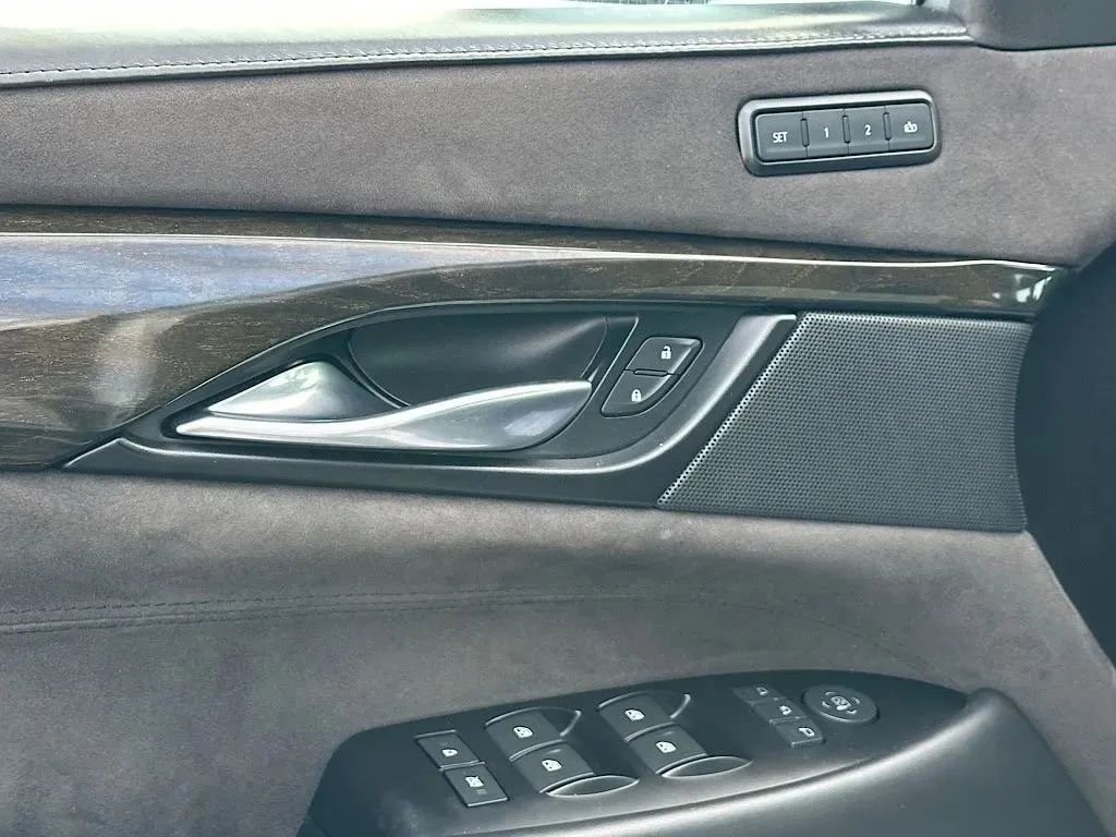 Used 2020 Cadillac Escalade Platinum image 14