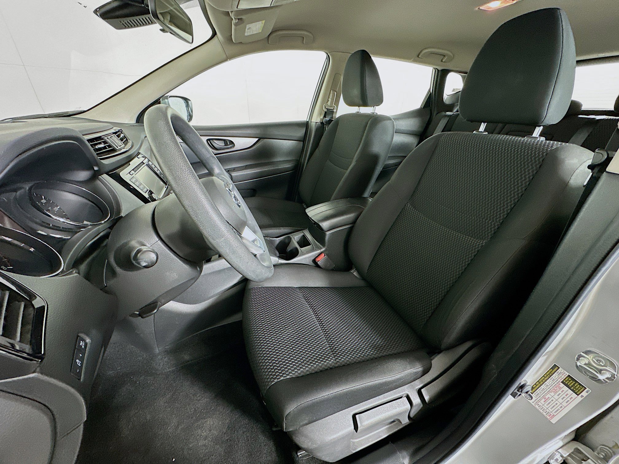 Used 2020 Nissan Rogue Sport S image 13