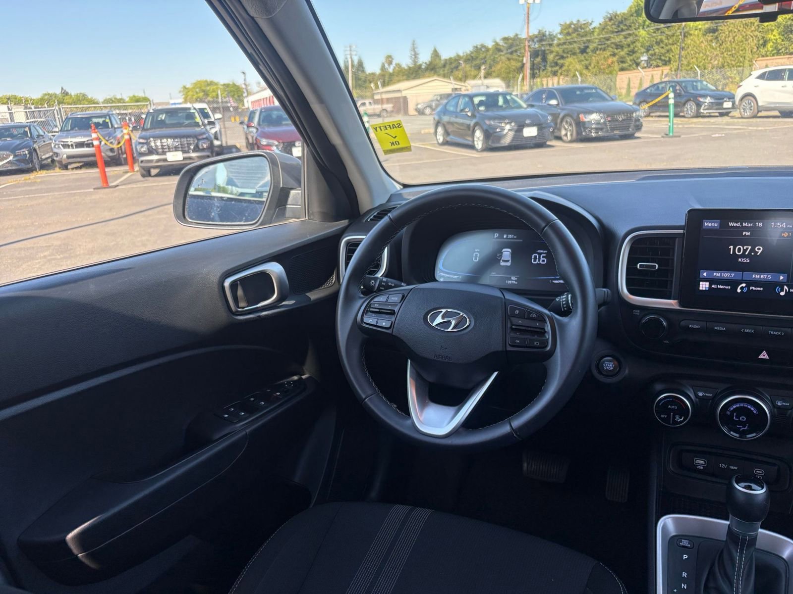 Used 2025 Hyundai Venue SEL image 34