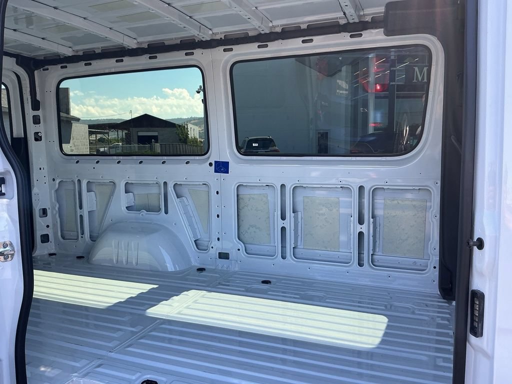 Used 2025 Mercedes-Benz Sprinter 2500 image 18
