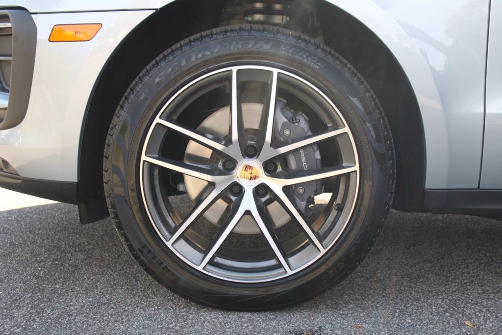 Used 2025 Porsche Macan image 13