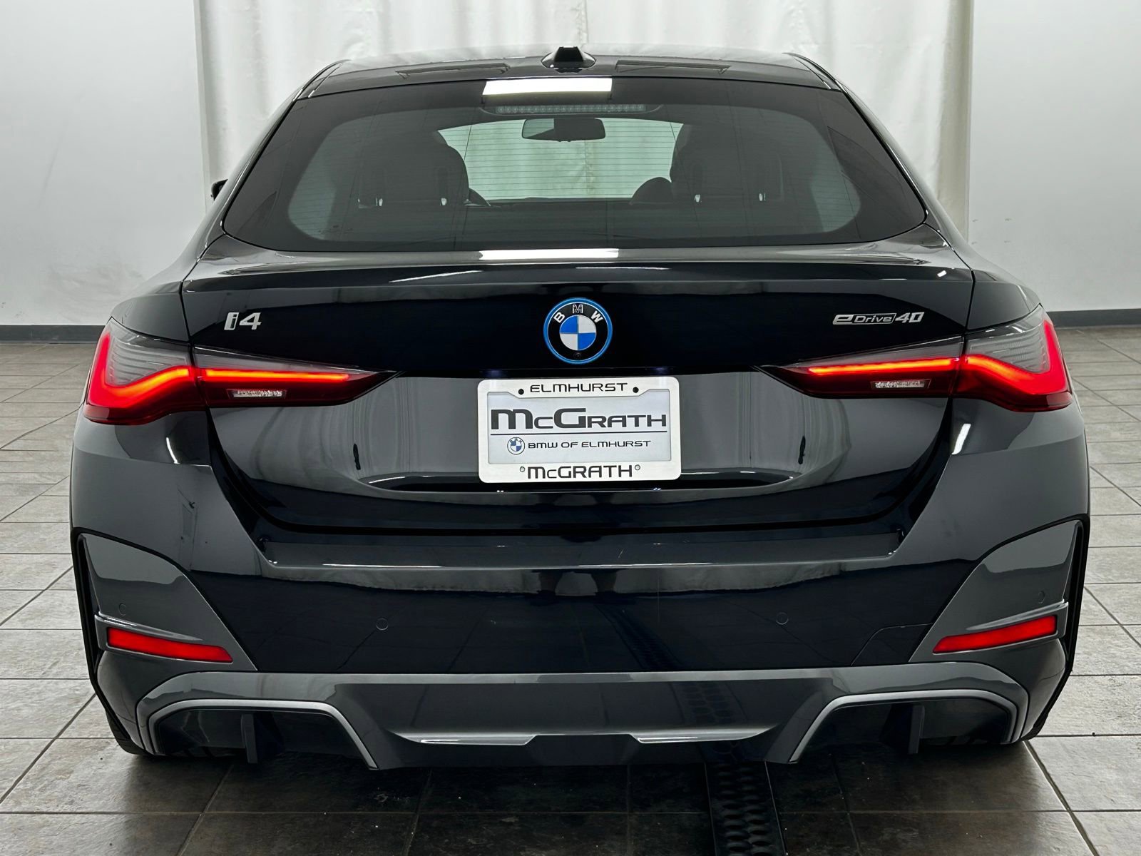 Used 2022 BMW i4 eDrive40 w/ M Sport Package image 4