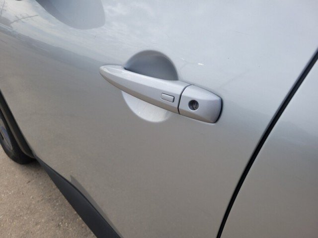 Used 2025 Nissan Pathfinder SV FWD image 10