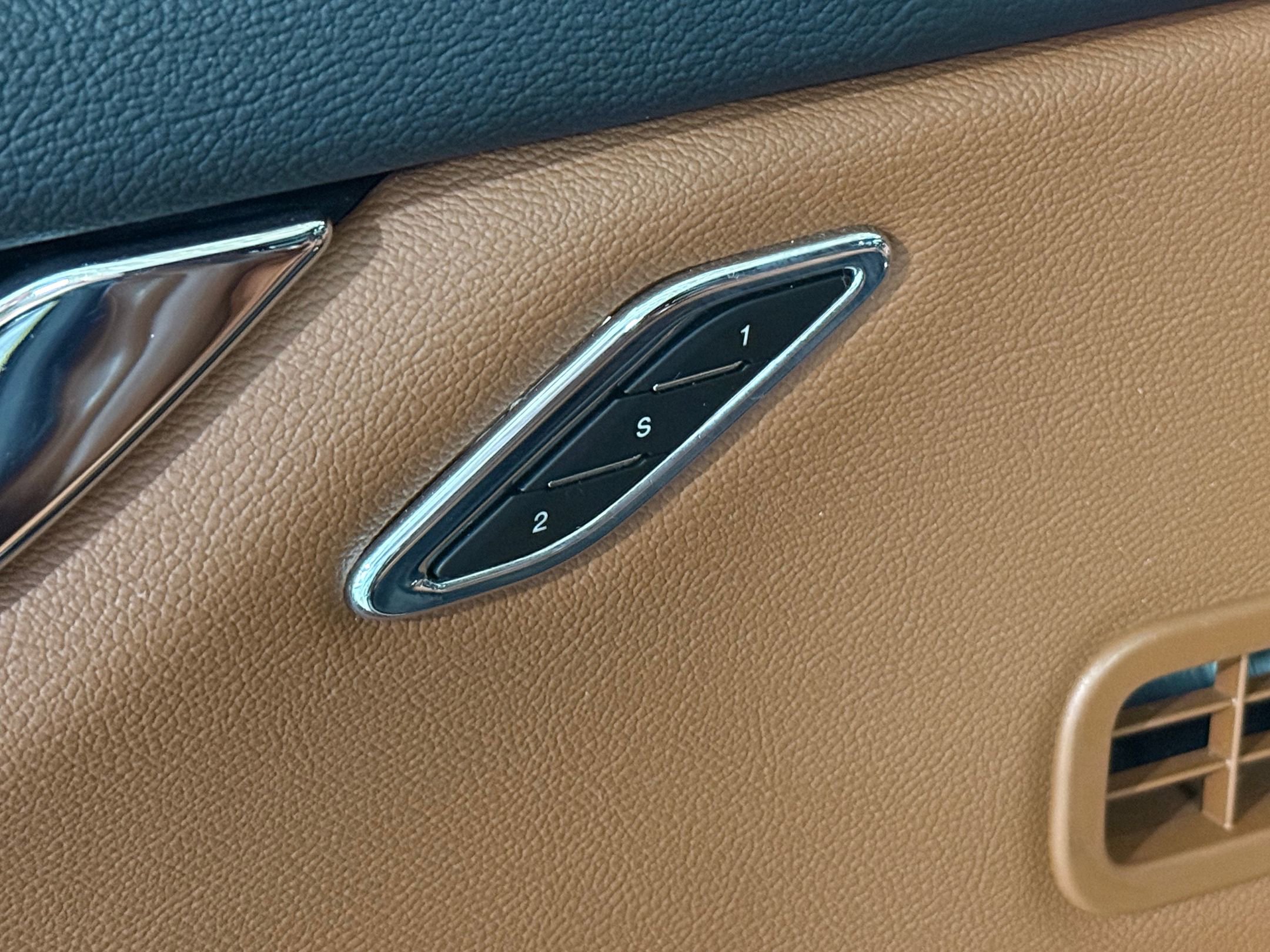 Used 2022 Maserati Quattroporte Modena image 24