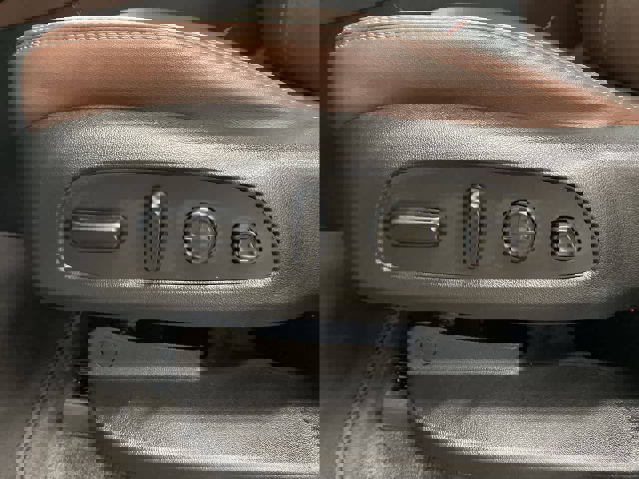 Used 2021 Buick Enclave Avenir w/ Avenir Technology Package image 14