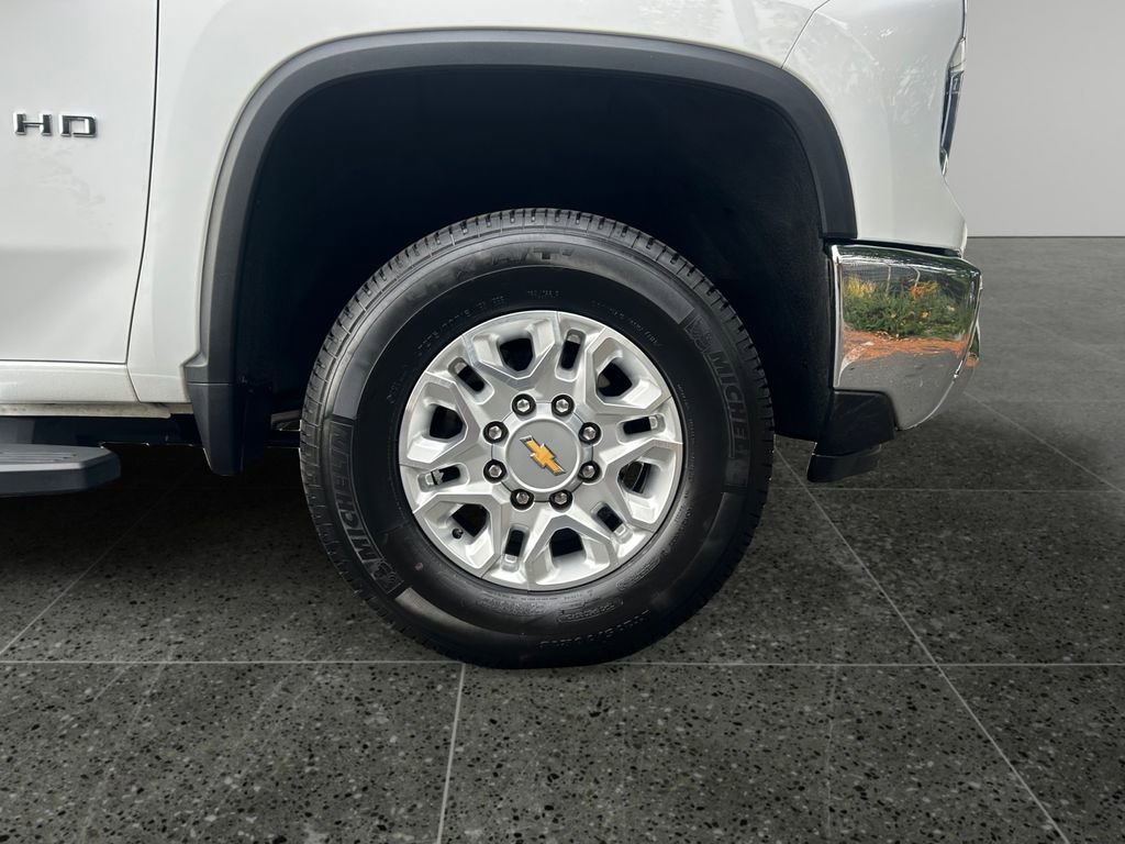 Used 2024 Chevrolet Silverado 2500 LTZ w/ LTZ Plus Package image 9