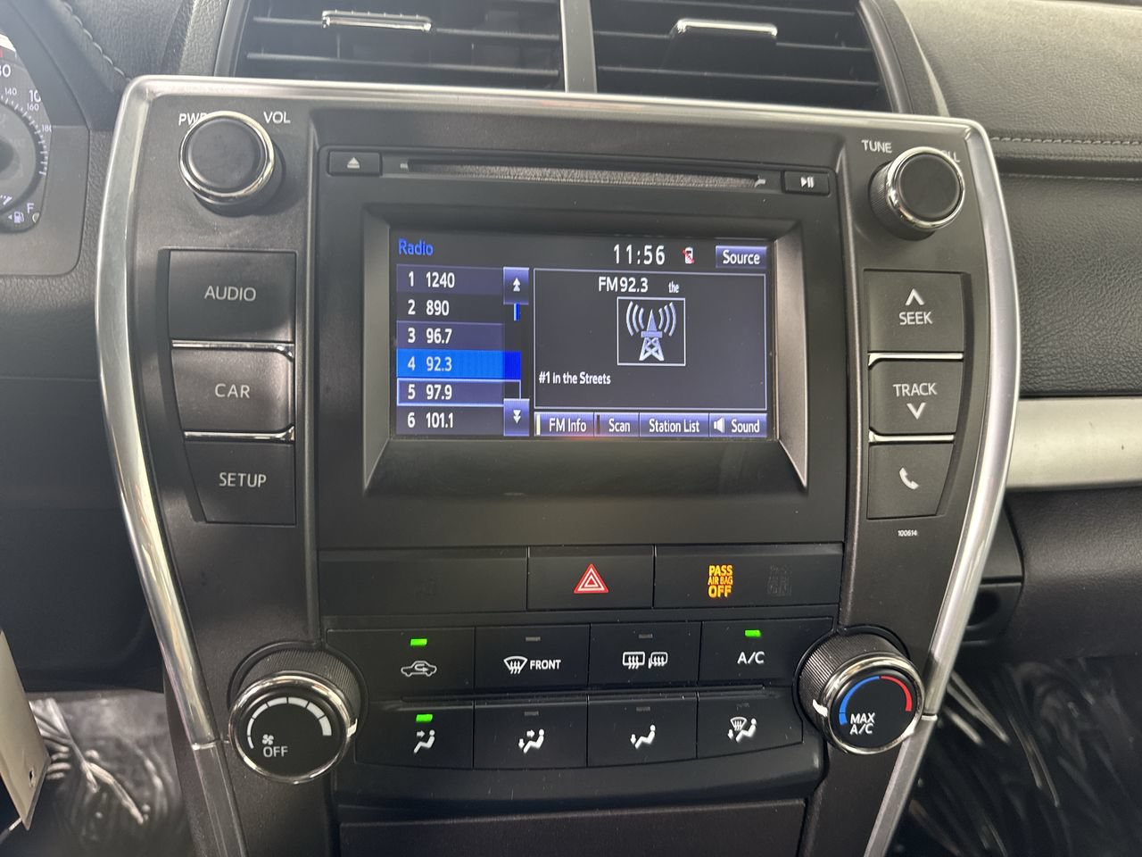 Used 2017 Toyota Camry SE FWD image 11