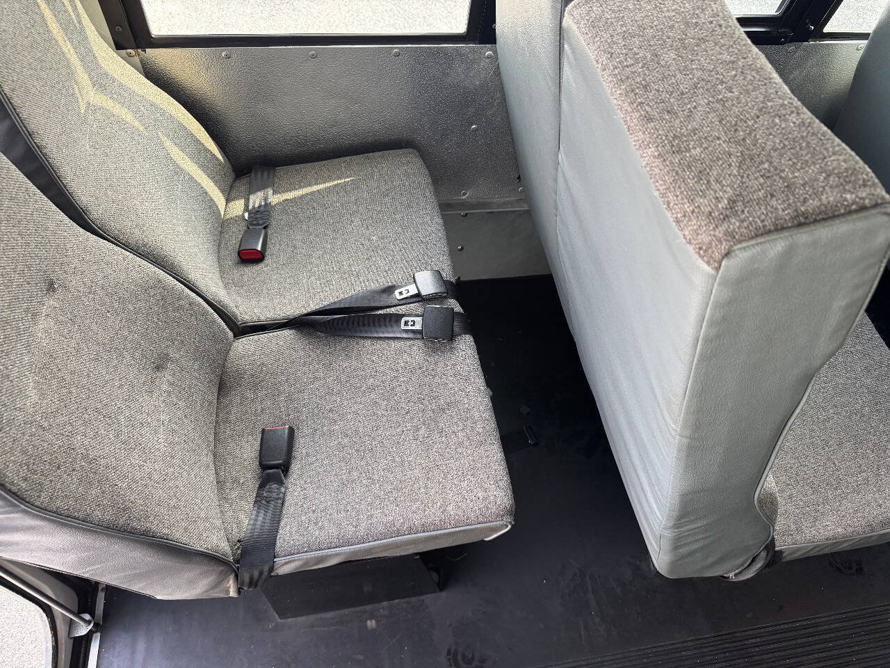 Used 2004 Chevrolet Express 3500 w/ School Bus Package RWD image 24