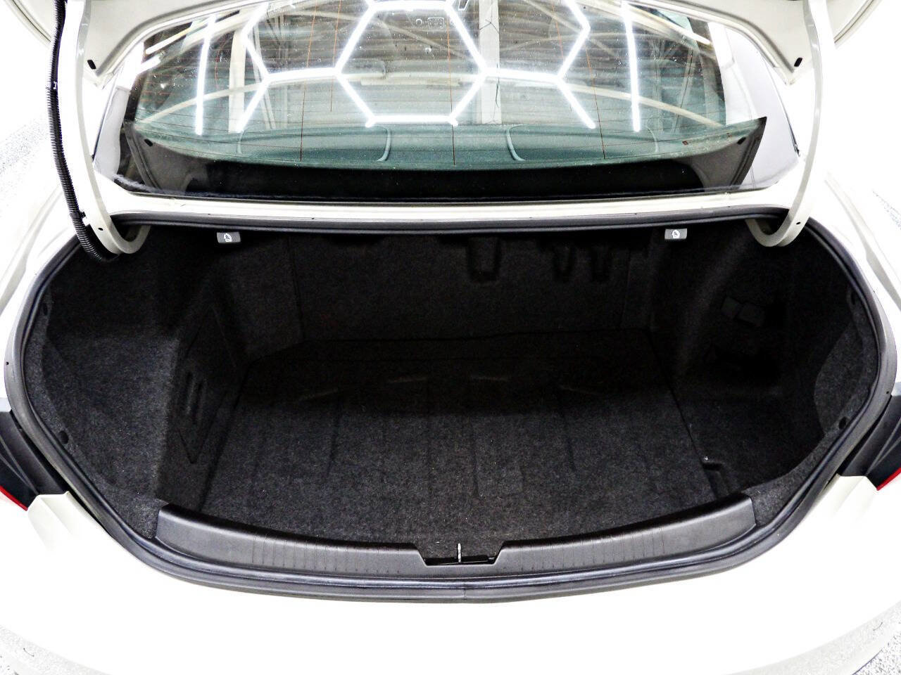 Used 2016 Chevrolet Malibu Hybrid w/ Leather Package image 13