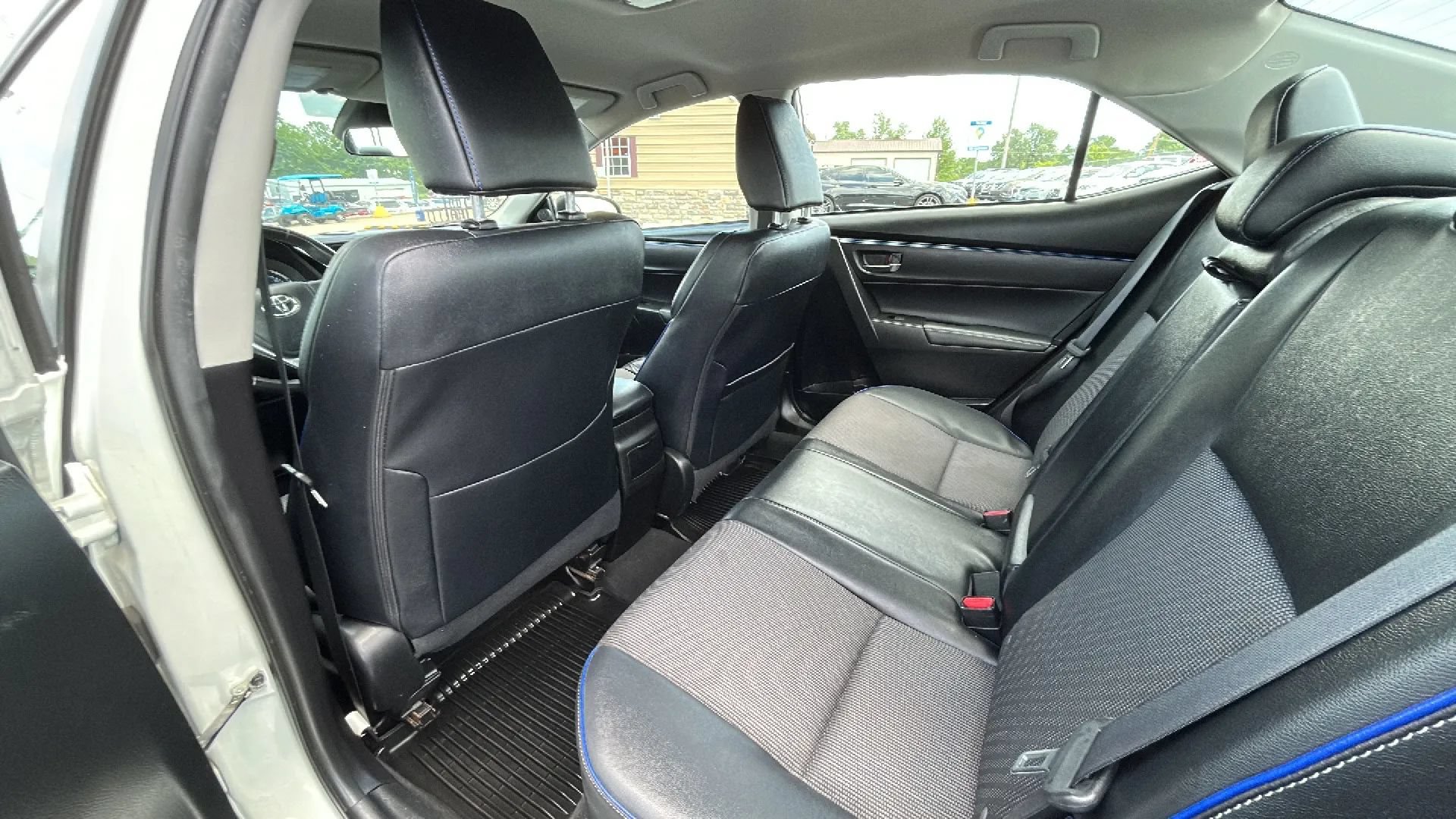 Used 2017 Toyota Corolla SE FWD image 43