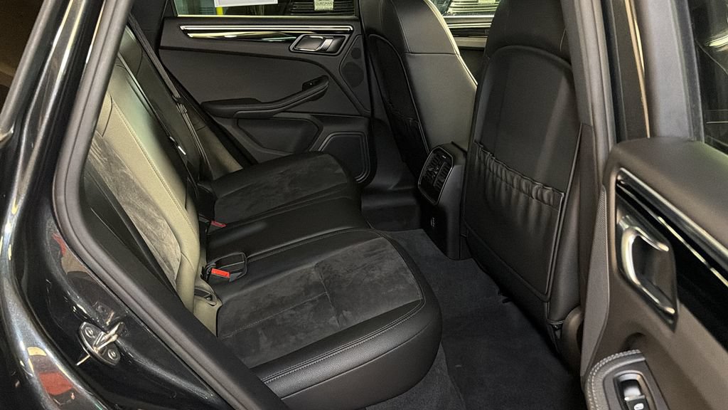Used 2019 Porsche Macan AWD/4WD image 12