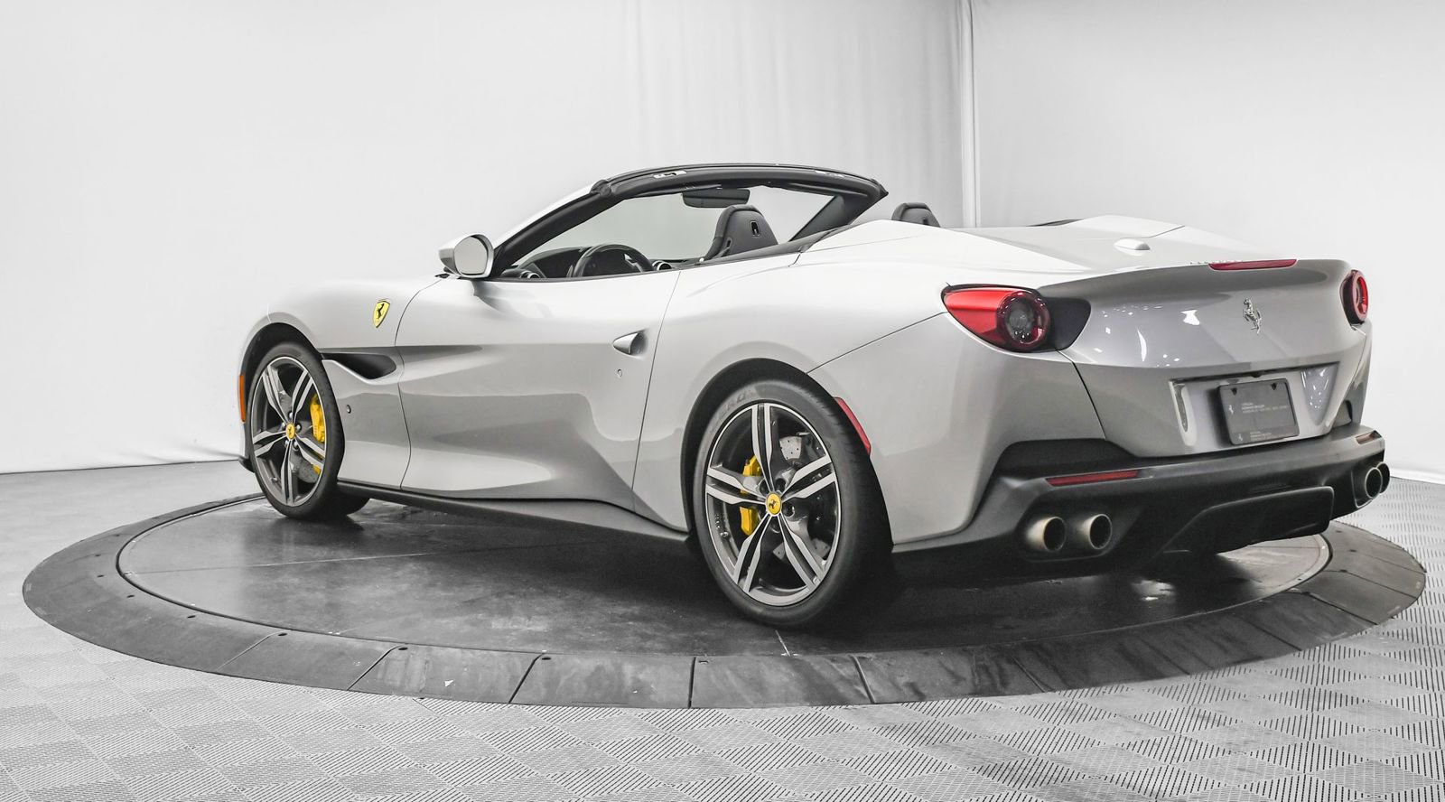 Used 2019 Ferrari Portofino image 6