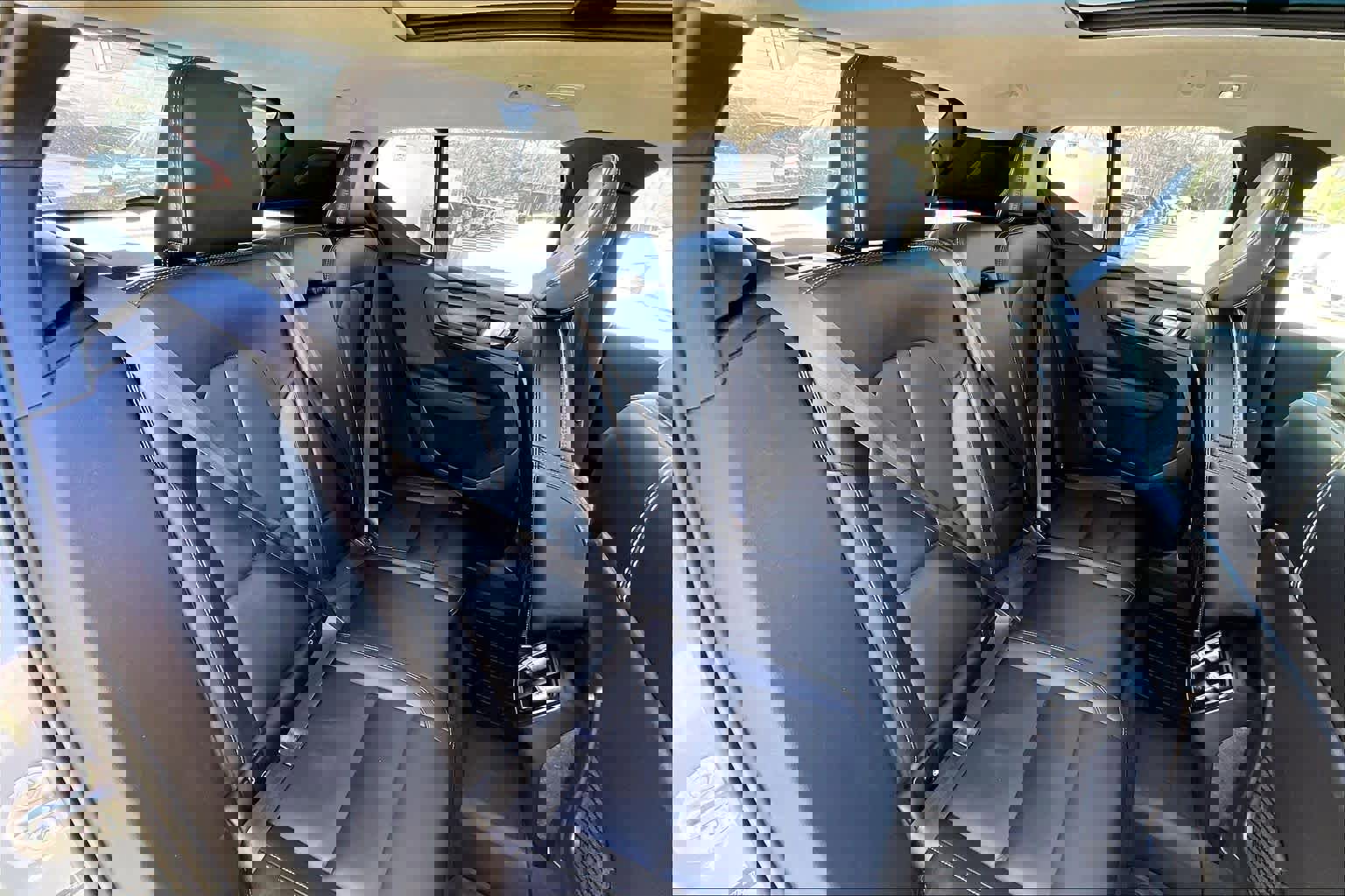 Used 2024 Volvo XC40 B5 Plus w/ Protection Package Premier image 19