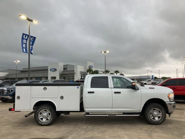 Used 2024 RAM 2500 Tradesman w/ Chrome Appearance Group AWD/4WD image 9