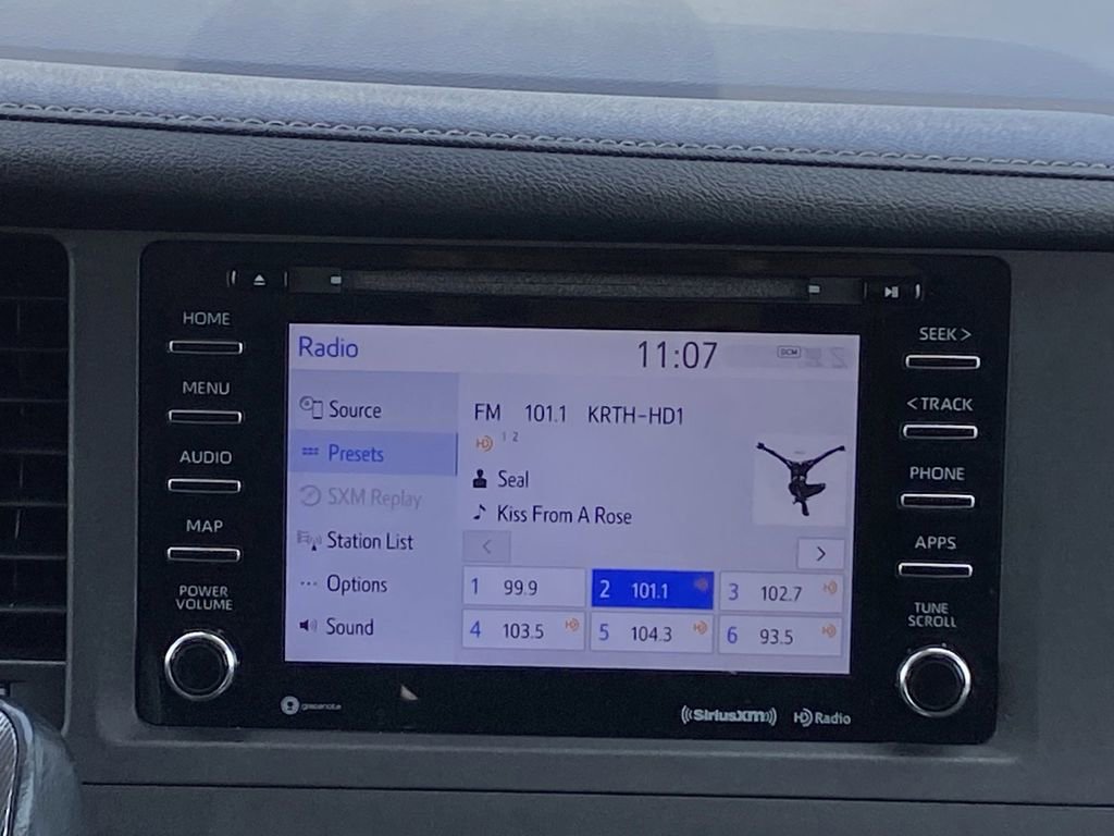Certified 2019 Toyota Sienna SE FWD image 27