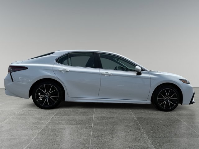 Used 2022 Toyota Camry SE w/ Cold Weather Package AWD/4WD image 7