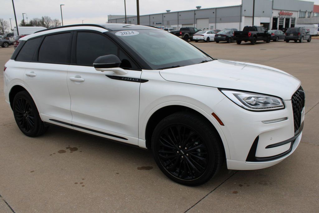 Used 2024 Lincoln Corsair Reserve w/ Equipment Group 201A image 3