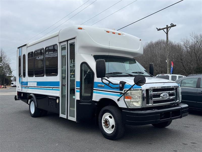 Used 2014 Ford E-450 and Econoline 450 Super Duty w/ Shuttle Bus Prep Package RWD image 4