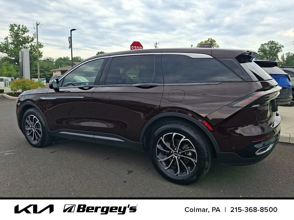 Used 2024 Lincoln Nautilus Premier AWD/4WD image 8